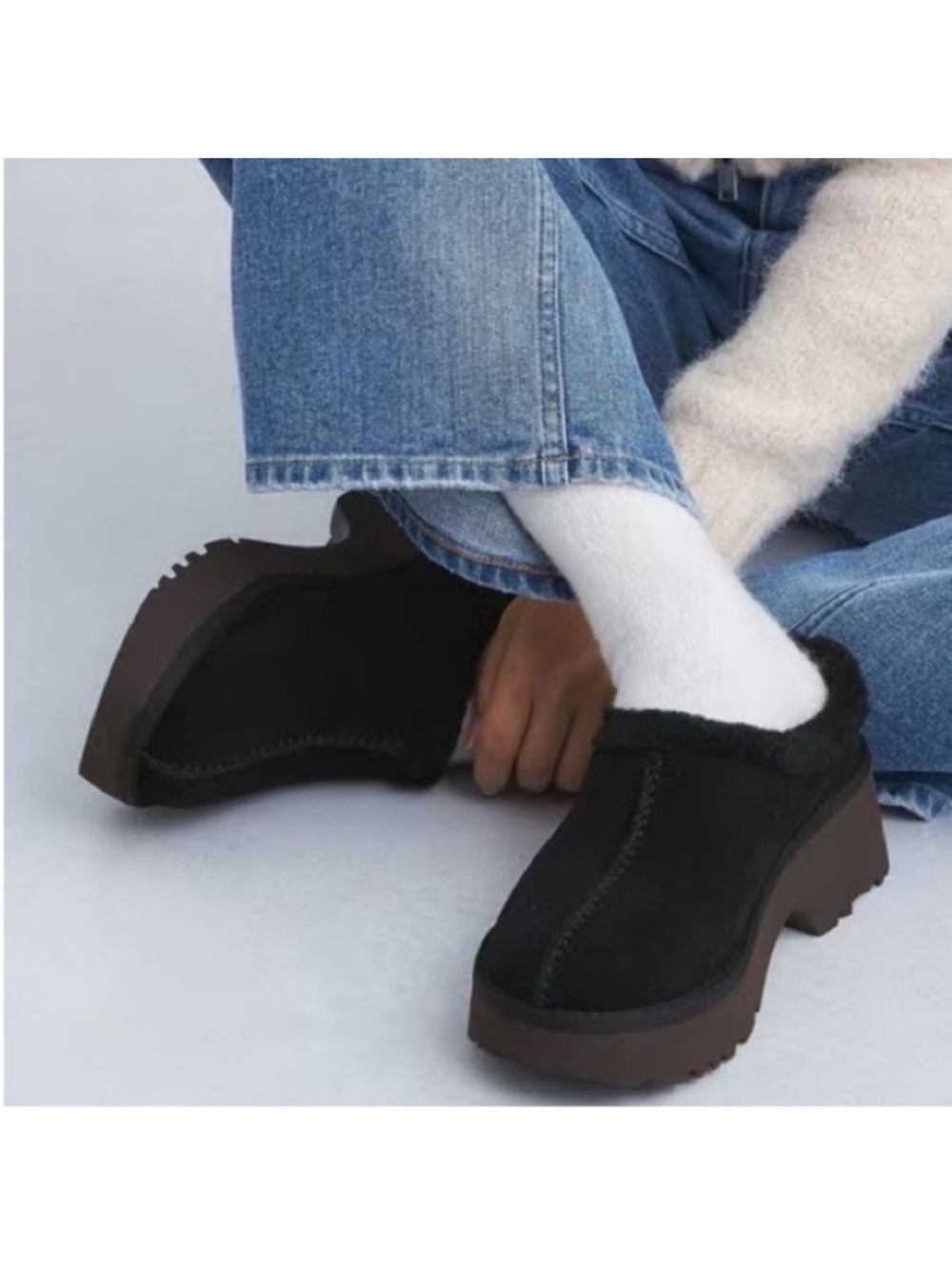 UGG New Heights Platform Cozy Clog Slippers Black Shearling Lined Women’s 9 - Picture 2 of 9